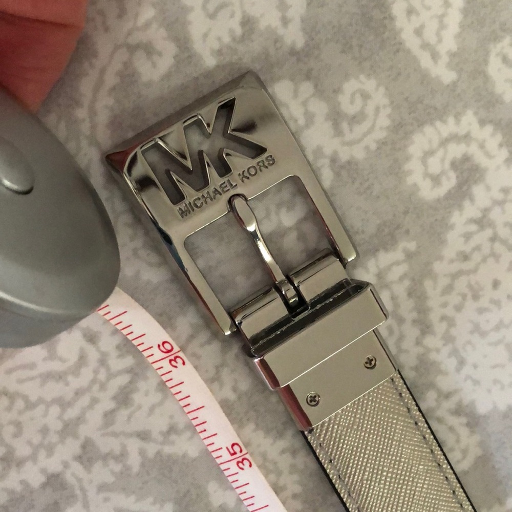 Like New Women’s Small/Medium Michael Kors Reversible Silver and Black Belt
